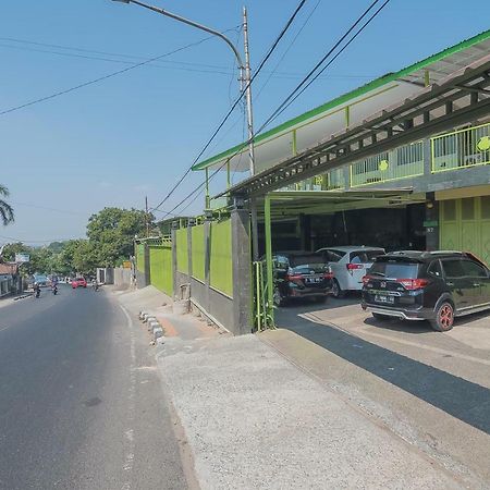 Reddoorz Syariah Near Museum Wisma Karya Subang Esterno foto