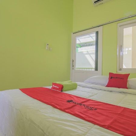 Reddoorz Syariah Near Museum Wisma Karya Subang Esterno foto