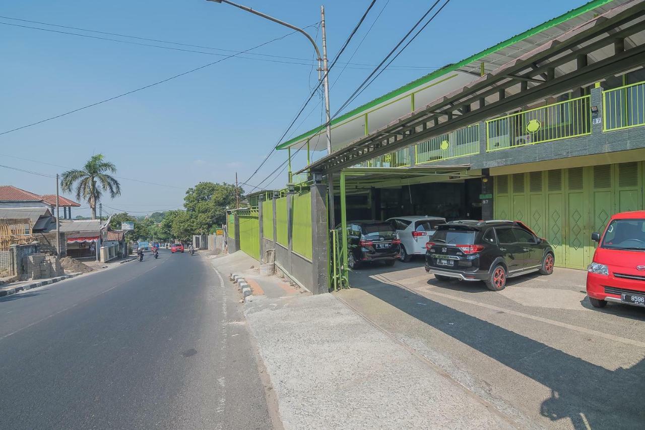 Reddoorz Syariah Near Museum Wisma Karya Subang Esterno foto