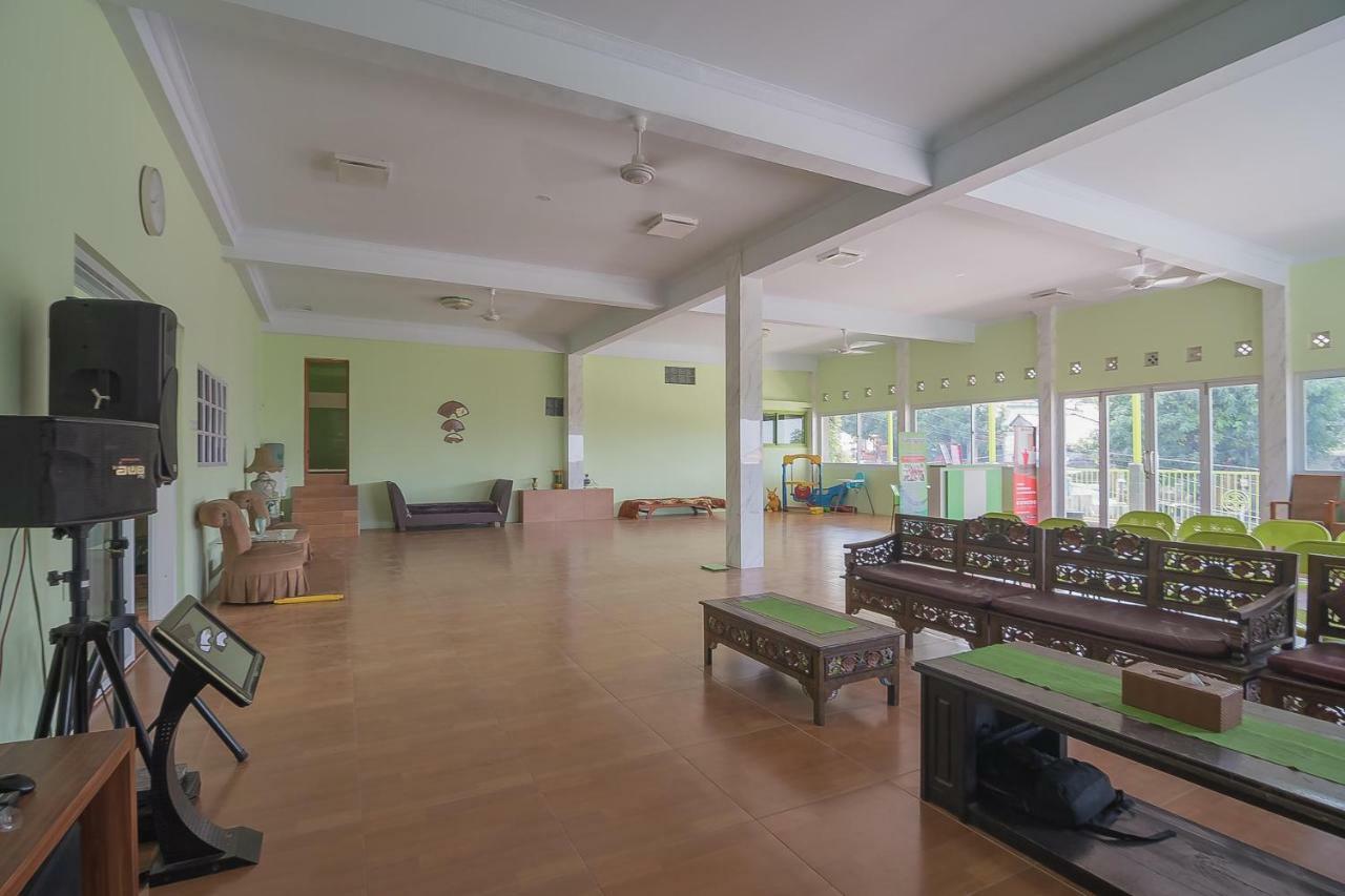 Reddoorz Syariah Near Museum Wisma Karya Subang Esterno foto
