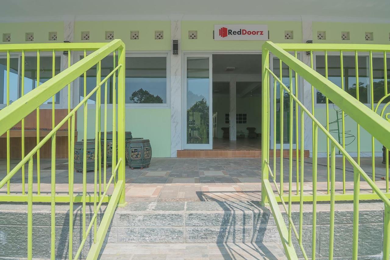 Reddoorz Syariah Near Museum Wisma Karya Subang Esterno foto